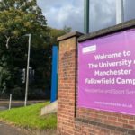 সোনালী হরফে কোরআন লিখেছেন আজারবাইজানের এক নারী !