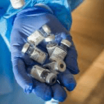 সোমবার থেকে যুক্তরাজ্যে ভ্রমণ নিষেধাজ্ঞা শুরু।