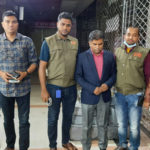 স্ত্রীর সামনে দুর্ঘটনায় স্বামীর মৃত্যু।