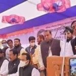 করোনার টিকা নিয়েছেন মেয়র আরিফ।