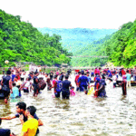 হবিগঞ্জ-বানিয়াচং সড়কে গণপরিবহন বন্ধ- ভোগান্তিতে যাত্রী !