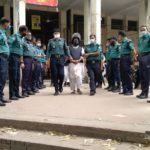 যুক্তরাজ্য ত্যাগ করলেই পাঁচ হাজার পাউন্ড জরিমানা।