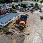 ৩০টি মার্বেল পাথরে খোদাই করে সম্পূর্ণ কোরআন লিখে বিশ্বময় সাড়া ফেলেছেন এক সৌদি নাগরিক !