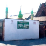 সড়ক ছেড়ে রেললাইনে গাড়ি !