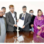 সালুটিকর থেকে ফেনসিডিলসহ মডেল মৌ গ্রেফতার।