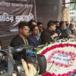 শ্বশুরবাড়িতে খেলতে এসে খুশি মঈন আলি।