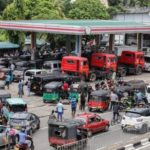 পদ্মা সেতুতে যানবাহন থেকে নামলেই ব্যবস্থা।