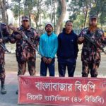 ছুরি নিয়ে স্কুলে প্রবেশ এক আততায়ীর।