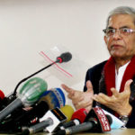 ছুরি নিয়ে স্কুলে প্রবেশ এক আততায়ীর।